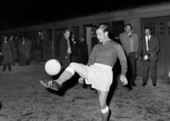 D&eacute;c&egrave;s de Raymond Kopa, l&eacute;gende du football fran&ccedil;ais, de Reims et du Real Madrid