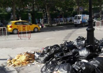 Scandaleuses poubelles sur l'avenue Bourguiba