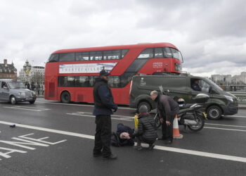 Attentat à Londres : Un policier poignardé et plusieurs blessés près du Parlement britannique