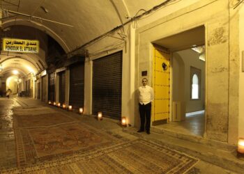 Fondouk el Attarine : A table, dans un lieu de mémoire hafside !