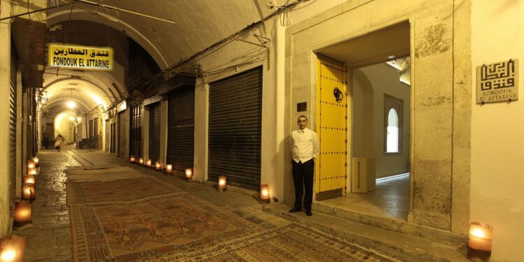 Fondouk el Attarine : A table, dans un lieu de mémoire hafside !