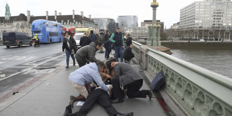Attaque de Londres : Quatre tués dont l'assaillant et une vingtaine de blessés