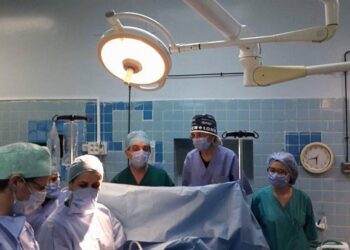Dr Maha Bouyahia r&eacute;alise la premi&egrave;re s&eacute;paration de jumeaux avant leur naissance