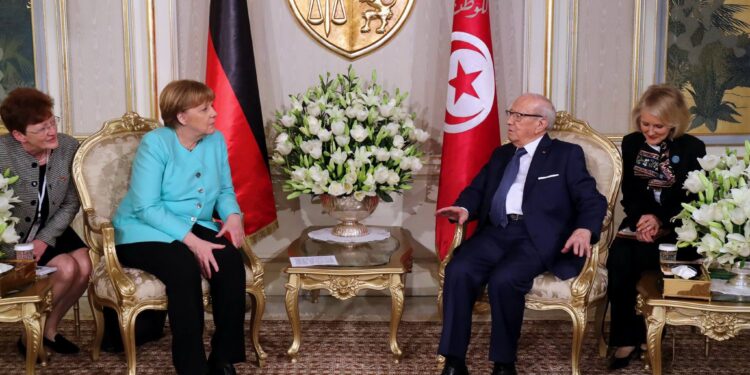Angela Merkel : Les immigrés clandestins devront quitter l'Allemagne par la force si nécessaire