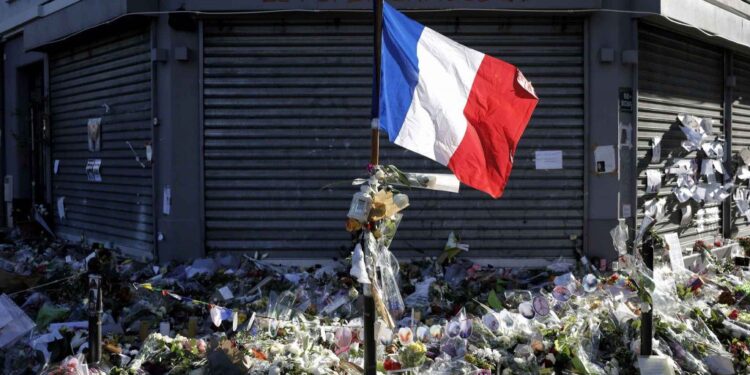 Attentats de Paris : Mandat d'arrêt à l’encontre d’un Tunisien
