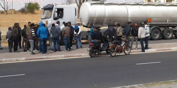 Tataouine : Les protestations se poursuivent ; des camions de p&eacute;trole bloqu&eacute;s