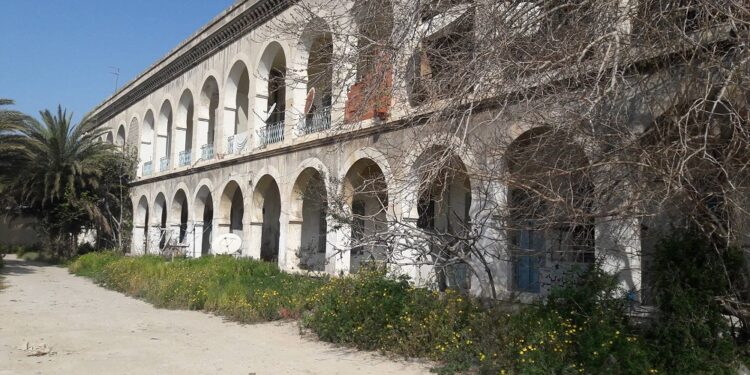 Un monument dans l'oubli : La caserne abandonnée de La Goulette