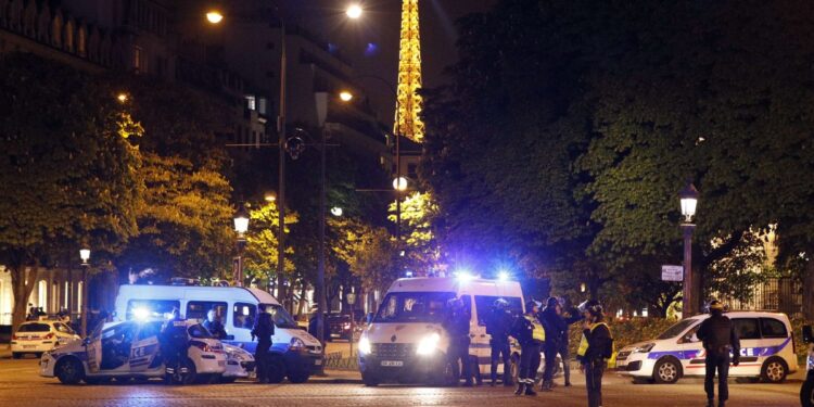 Tirs sur les Champs-Elysées : Perquisition du domicile de l'assaillant