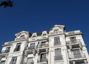 Sur nos grandes avenues : Ces immeubles qui s'effondrent peu à peu...