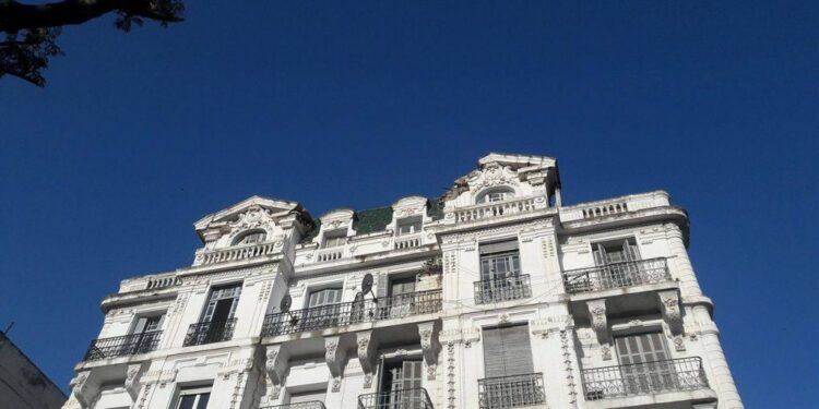 Sur nos grandes avenues : Ces immeubles qui s'effondrent peu Ă peu...