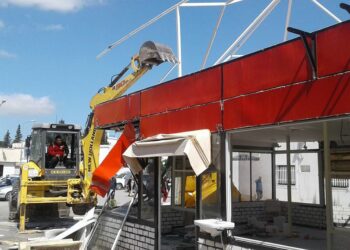 Construits anarchiquement, des caf&eacute;s et des fast-foods d&eacute;molis au Centre El-Menzah 6