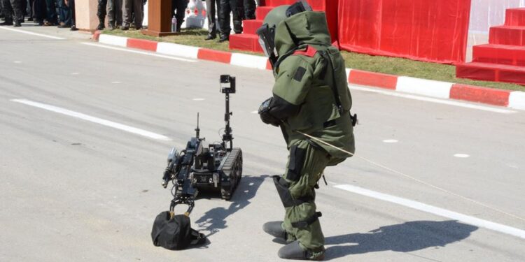 Tunisie : Un robot antiterroriste défile
