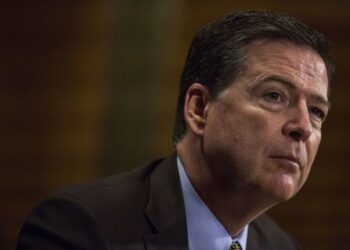 Le directeur du FBI limogé : Un scénario "nixonien" dénoncé à Washington