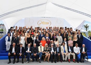 Claudia Cardinale et Ferid Boughdir sur la photo de famille du 70ème anniversaire du Festival de Cannes