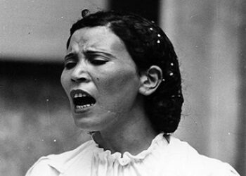 Profonde, ondulante, mythique : La voix de Saliha aux cent visages...