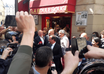 Après avoir quitté l'Elysée, François Hollande s'offre un couscous tunisien !