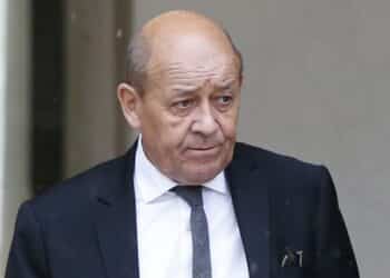 Jean-Yves Le Drian reporte sa visite en Tunisie pour des "engagements urgents"