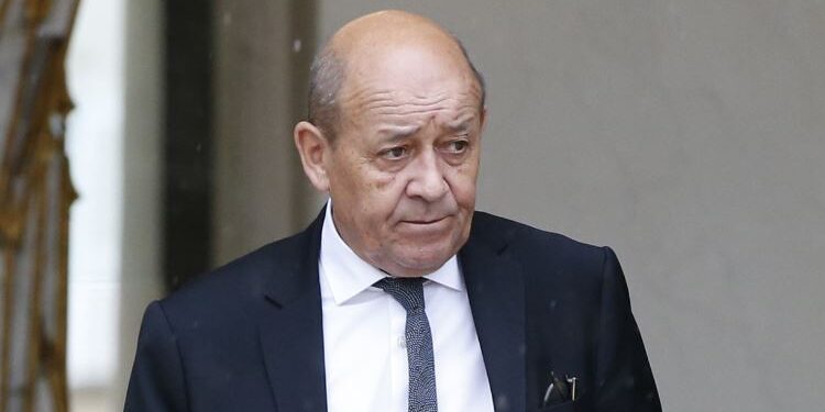Le ministre français Jean-Yves Le Drian en visite officielle en Tunisie
