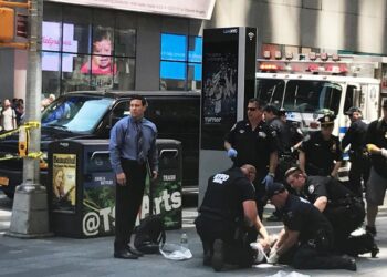 New York : Une voiture renverse des piétons à Time Square, un mort et plusieurs blessés