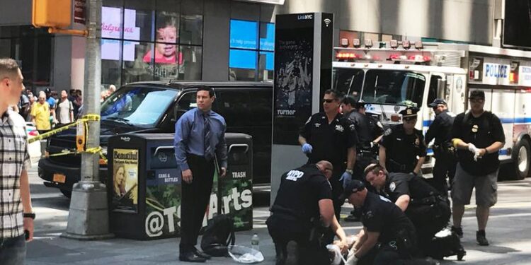New York : Une voiture renverse des piétons à Time Square, un mort et plusieurs blessés