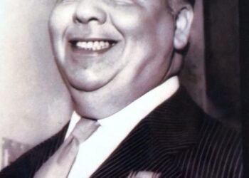 Ali Riahi : Dans le rideau du théâtre, un linceul d'éternité...