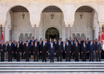 Tunisie : Appels &agrave; un remaniement minist&eacute;riel