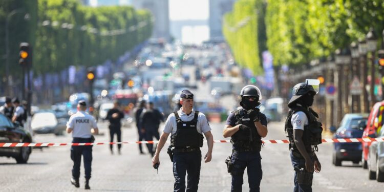 Tentative d'attentat sur les Champs-&Eacute;lys&eacute;es : L&rsquo;auteur signal&eacute; aux autorit&eacute;s fran&ccedil;aises par la Tunisie