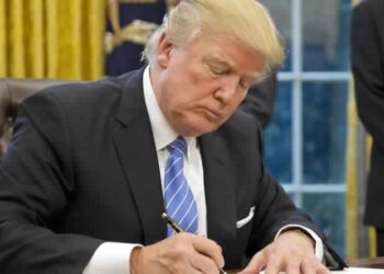 Trump s’entretient avec l’émir du Qatar et propose son aide