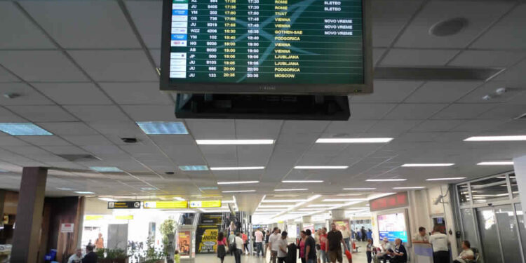 Trois jeunes tunisiens retenus depuis trois jours &agrave; l'a&eacute;roport de Belgrade