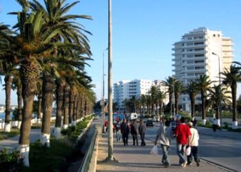 Bizerte : Les commer&ccedil;ants autoris&eacute;s &agrave; exploiter la moiti&eacute; du trottoir, selon le gouverneur