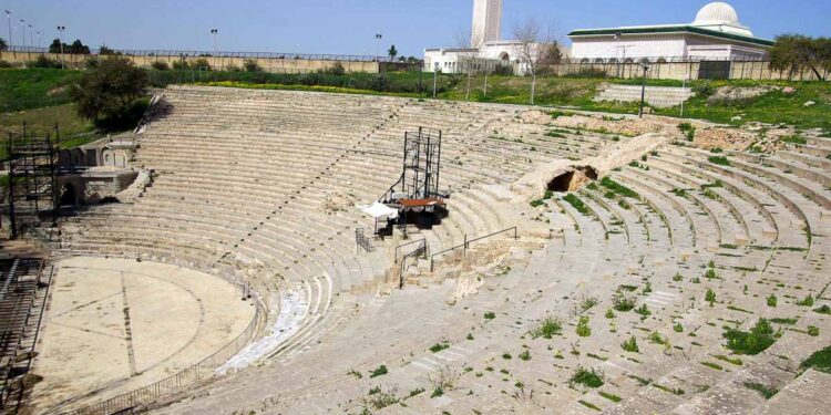 Ne confondons plus le théâtre et l'amphithéâtre de Carthage !