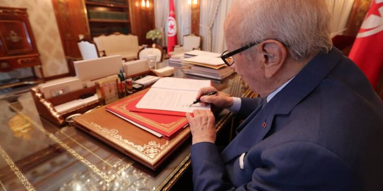 Tunisie : Caïd Essebsi promulgue la loi contre la violence faite aux femmes