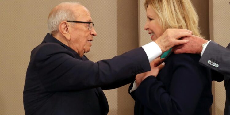 Béji Caïd Essebsi décore plusieurs compétences féminines