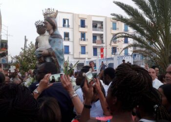 Document : La procession de la Madone de Trapani par la photo