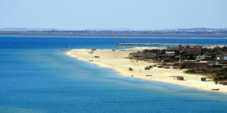 Tunisie : Le co&ucirc;t des travaux de nettoyage des plages en hausse de 400%