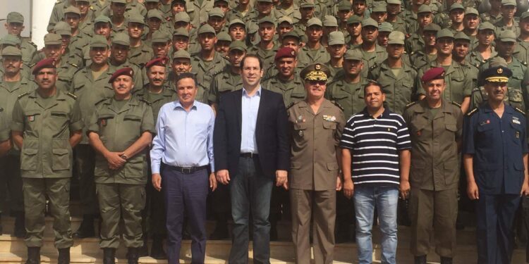 Aid Al Idha : Youssef Chahed aux c&ocirc;t&eacute;s des soldats &agrave; B&eacute;ja