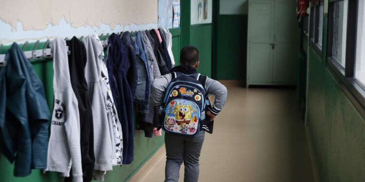 France : Sa mère partie en Tunisie, un enfant de 7 ans "oublié" à l'école le jour de la rentrée