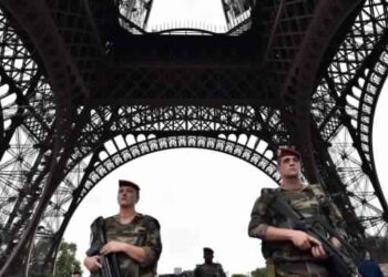 Paris : Un militaire agressé par un homme armé