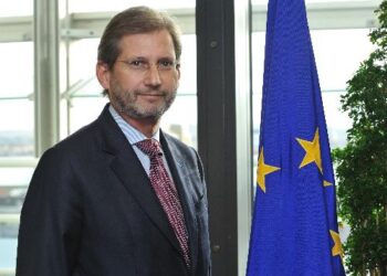 L&rsquo;ARP doit accompagner les efforts gouvernementaux de r&eacute;forme, selon Johannes Hahn