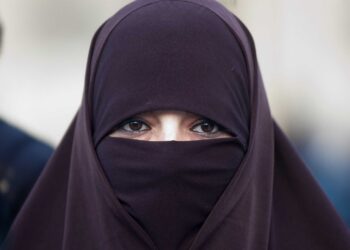 Belgique : La police aéronautique expulse une niqabée danoise vers la Tunisie