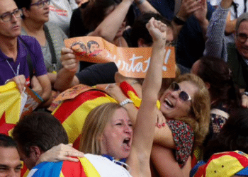 Espagne : Le Parlement proclame l’indépendance de la Catalogne