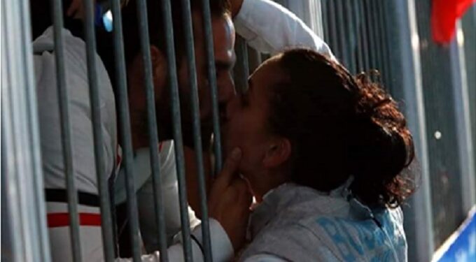 Après l'époque des sit-in, voici venu le temps des kiss-in