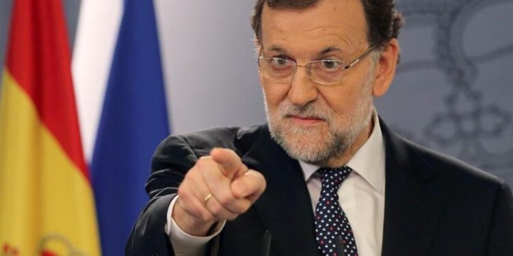 Espagne : Madrid destitue le président catalan et dissout le Parlement de Barcelone