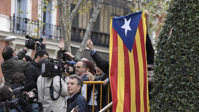 Espagne : Le parquet demande l’arrestation de huit membres du gouvernement catalan destitué