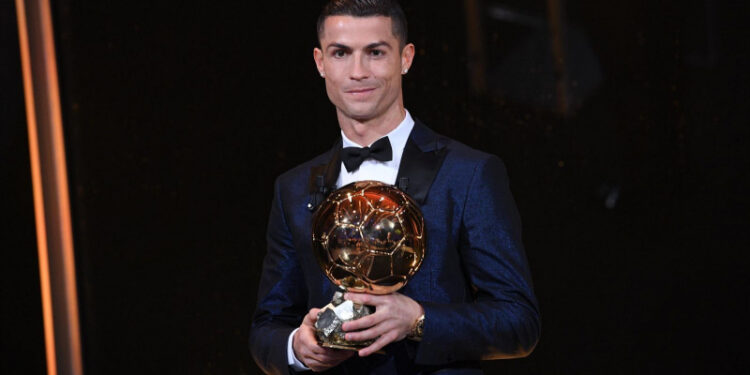 Football : Cristiano Ronaldo remporte son 5ème Ballon d’Or