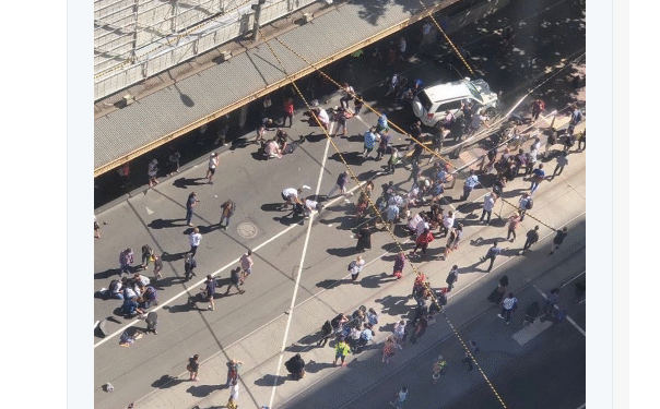 Australie : Un véhicule roule sur la foule et fait 13 blessés