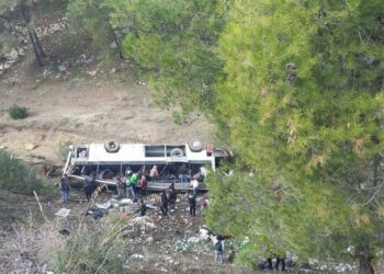 Beja : Cinquante bless&eacute;s suite au renversement d&rsquo;un bus touristique