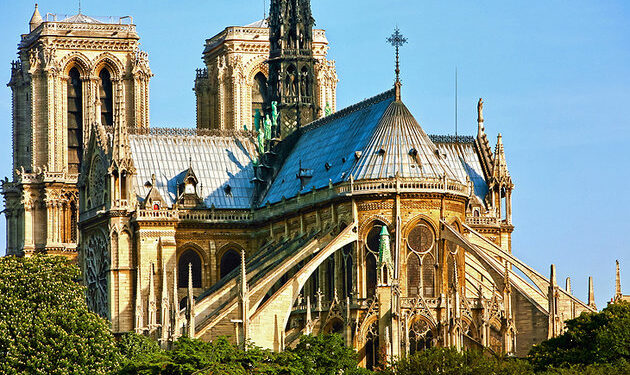 Chronique de Noël devant Notre-Dame de Paris
