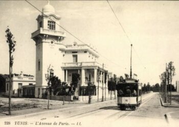 En remontant l'avenue de Paris
