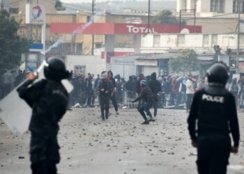 Brutalit&eacute;s polici&egrave;res lors des manifestations : HRW appelle &agrave; une enqu&ecirc;te sur les abus